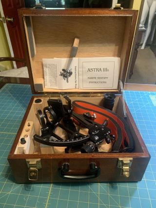 Astra Iiib Celestaire Marine Sextant In Case W Neck Strap & Instructions