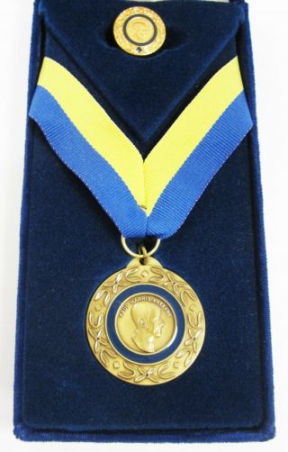 Vintage Rotary International Medal Paul Harris Fellow Lapel Pin Sapphire Case 2