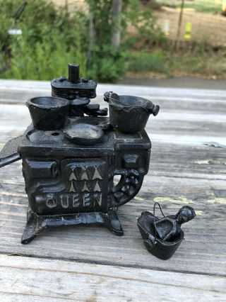 Vintage Queen Miniature Salesman Sample Cast Iron Stove/accessories,  2” Square