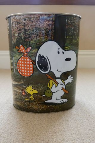 Vintage Peanuts " Hiking " Cheinco Metal Trash Can Wastebasket - Snoopy Woodstock