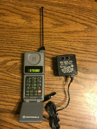 Vintage Motorola 76757narea Ameritech Cellular Flip Cell Phone With Charger.