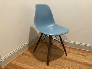 Vitra Eames Plastic Side Shell Chair Walnut Dowel Herman Miller