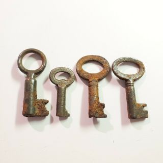 4 Small Vintage Old Rusty Open Barrel Skeleton Keys In A Variety Of Cuts