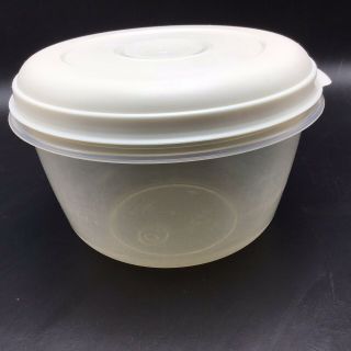 Rubbermaid Servin Saver Container Clear W Almond Lid 10 Round 2.  3 Quart Vintage