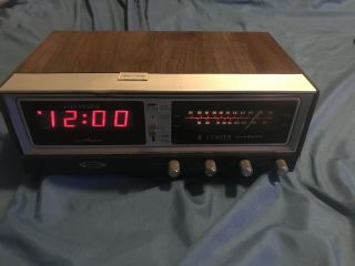 Vintage Zenith Model R472 Solid State Am Fm Alarm Clock Radio