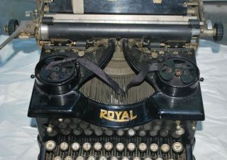 Antique/Vintage Royal Model 10 Typewriter w/Beveled Glass Sides 3