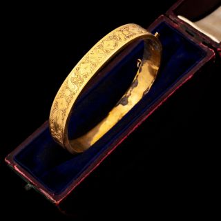 Antique Vintage Nouveau 10k Yellow Gold Chased Hinged Wedding Bangle Bracelet