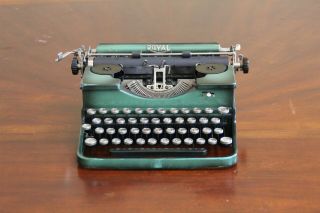 Almost 100 Years Old | Antique 1927 Royal ' Model P ' Typewriter w/ Case 2