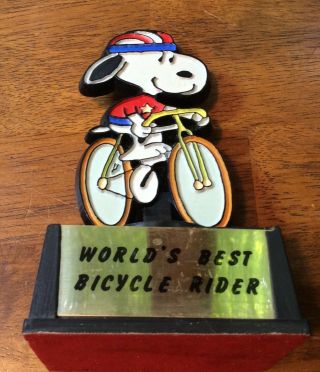 VINTAGE BIKE AWARD 1972 SNOOPY “WORLD’S BEST BICYCLE RIDER” TROPHY BY AVIVA 2