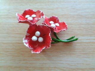 VINTAGE 1950s 1960s RED AND WHITE ENAMEL METAL FLOWER FLORAL PIN BROOCH 3