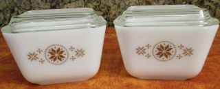 Set Of 2 Vtg Pyrex " Gold Snowflake " 1 - 1/2 Cup Refrigerator Dishes 501b W Lids