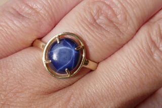 Vintage Ladies 18k Yellow Gold Dark Blue Star Sapphire Cabochon Ring - Size 9.  5