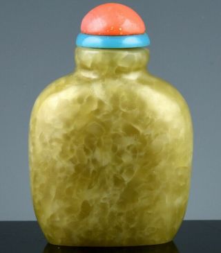 Great Old Chinese Carved Yellow Jade Agate Hardstone Snuff Bottle