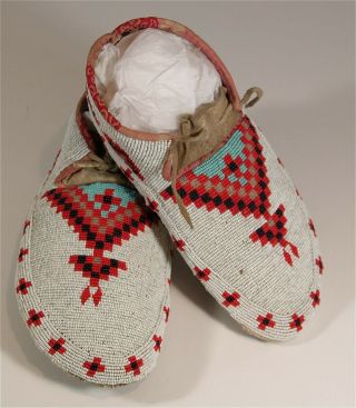 C1900 Pair Native American Sioux Indian Bead Decorated Hide Moccasins Beaded