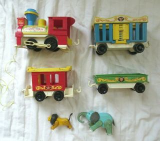 Vintage Fisher Price Circus Train 991 W/ 4 Train Cars & 2 Animals