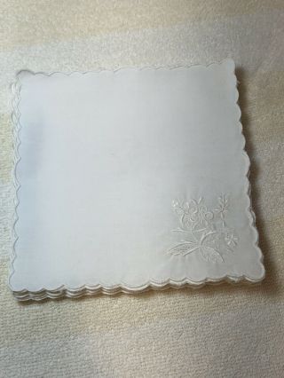 Vtg Set Of 12white Cotton 6”x6”napkins Scalloped Edges Madeira Floral Design Po2