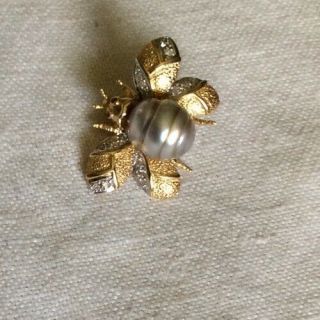 Antique/vintage 14k Gold Diamond And Baroque Pearl Bee Pin