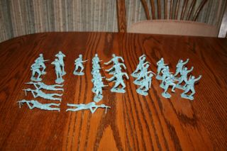 25 Vintage Mpc Powder Blue Russian Army Soldiers In Eight Poses - Marx,  Timmee