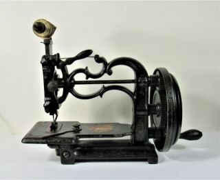 Antique Cast Iron 19th Century Hand Crank Sewing Machine