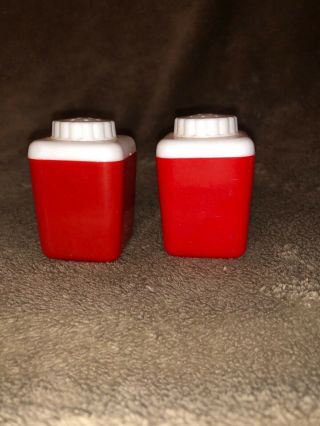 Vintage Lustro Ware Red and White Salt & Pepper Shakers 3