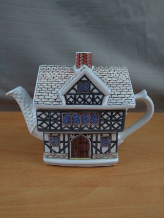 A Vintage Sadler Teapot,  " Tudor House "