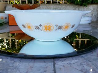 Vintage Pyrex 444 Milk Glass 4 Quart Mixing Bowl W/spout Handles Orange & Brown