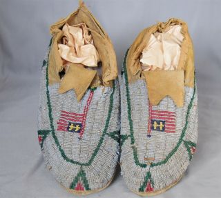 Fine Antique Native American Indian Sioux Beaded Moccasins