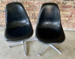 2 Vintage Herman Miller Mid - Century Modern Black Chairs On Swivel Contract Base