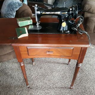 Antique Singer 15 - 90 Sewing Machine In Wood Cabinet Vintage