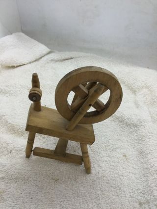 Dollhouse Miniature Vintage Primitive Wooden Spinning Wheel Treadle Wheel Move