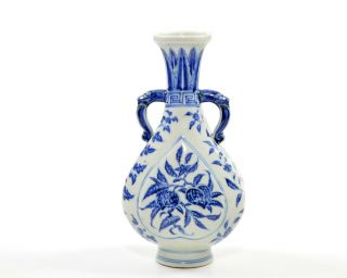 A Fine Chinese Blue And White Porcelain Vase