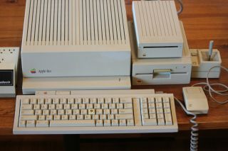 Apple Ii Gs Computer,  Mouse,  Keyboard,  Floppy Drives & Joystick