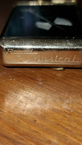 Vintage Royal MUSICAL LIGHTER Gas Green & Gold tone metals SONG plays well 3