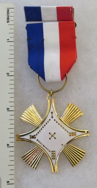 Post Ww2 Vintage Taiwan Roc Republic Of China Order Of The Book Of Nature Medal