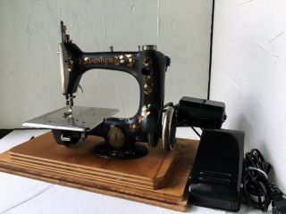 Singer 24 Vintage Chainstitch Sewing Machine - Serviced 2