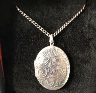 Vintage 1970’s Sterling Silver Locket And Chain