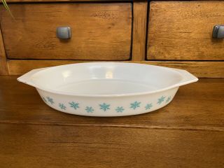 Vintage Pyrex Snowflake Casserole White With Turqoise Oval 1 - 1/2 Qt