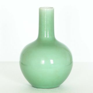 A Chinese Apple - Green Glaze Porcelain Vase