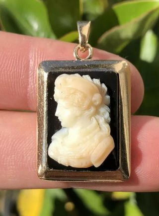 Antique Victorian 14k Yellow Gold Hand Carved Hardstone Agate Cameo Pendant