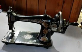 1925 Singer Hand Crank Sewing Machine