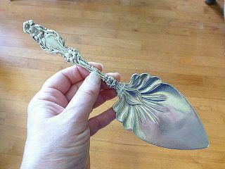 Art Nouveau Lily Flower Whiting Sterling Silver Solid Pie Cake Server 9 "
