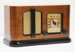 Old Antique Wood Detrola Vintage Tube Radio - Restored Art Deco Table Top