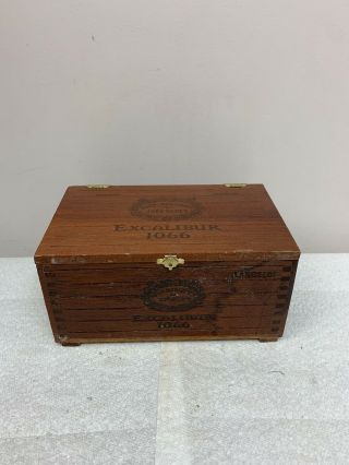 Hoyd Monterrey Excalibur 1066 Cigar Box