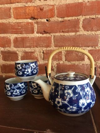 Vintage Blue Floral Porcelain Oriental Teapot 3 Tea Bowl Set Saki Cups Glasses