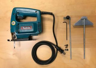 2 " Makita Jigsaw Model 4320 - 115 V - 2.  9 A - Vintage With Guides