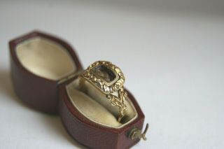 Fine Antique Georgian Gold Mourning Ring With Plaited Hair Panel Uk L (2.  8 G)