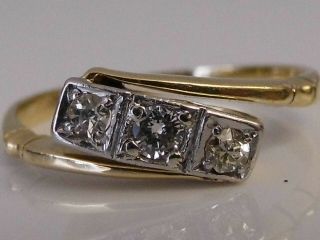A Stunning Antique Art Deco 18ct Gold Three Stone Diamond Crossover Ring Size K