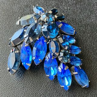 Unsigned Weiss Vintage Sapphire Blue Two Tone Rhinestone Flower Brooch Pin 772