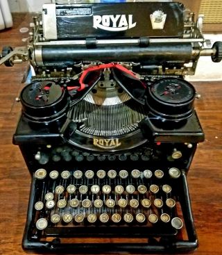Antique/vintage Royal Model 10 Typewriter W/beveled Glass Sides