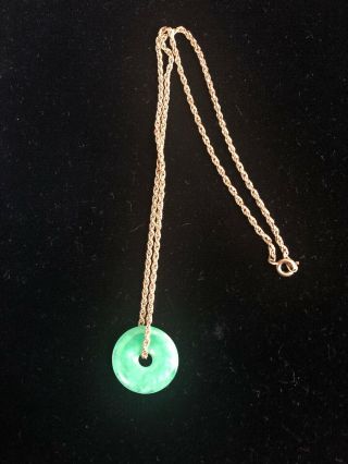 Vintage Necklace Round Donut Shape Green Jade Pendant Gold Tone Chain 9”